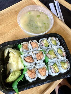 lunch combo ($11) -- spicy tuna roll & california roll