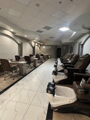 Brand new renovations! Brand new spa chairs and tables!