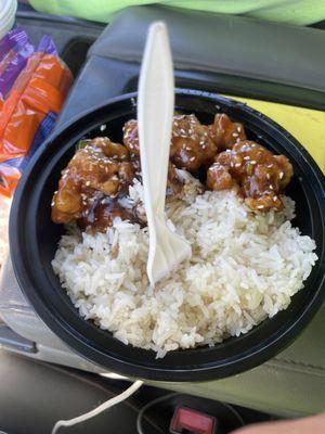 H6. Sesame Chicken white rice