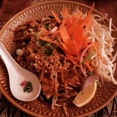 Chicken pad thai