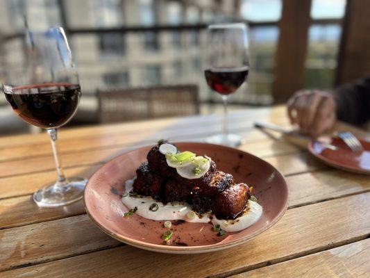 Elk Cove Pinot noir & the Pork Belly (appetizer)