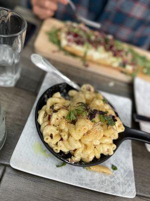 Bacon Gruyère Mac n' Cheese