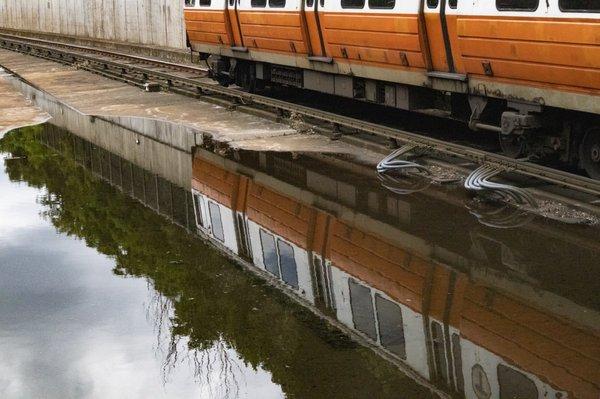 Cool reflection picture of the Orange Line #12 Series Cars