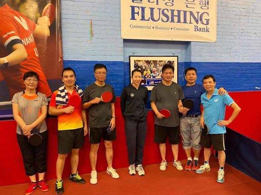 Sunset park table tennis club members took picture with coach Liu Juan in Jan 2020