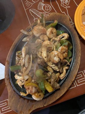 Fajitas Texanas- Chicken, Shrimp & Steak