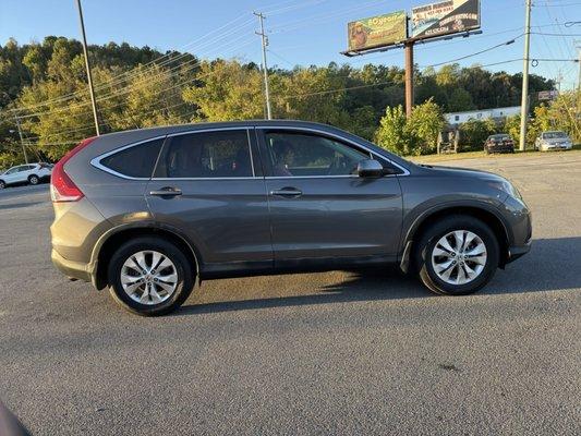 2014 Honda CR-V bought from Smart Auto. Very clean, well maintained, low mileage and a great price! Thanks Shelly!!!!