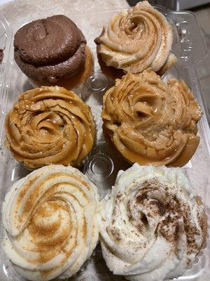 Dulce de Leche Cupcake; French Toast Cupcake; Coquito Cupcake; Strawberry Cheesecake Cupcake; Chocolate Cheesecake Cupcake