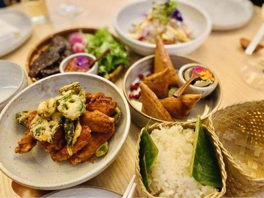 Cute touches of banana leaves and bamboo rice vessel.