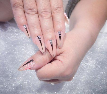 Elegant Nails On Wells