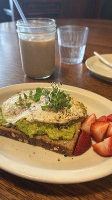 Avocado toast w/ egg