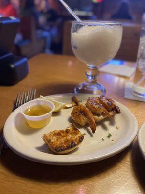 Blackened Grilled Shrimp Sidekick and plain margarita with sugar rim.