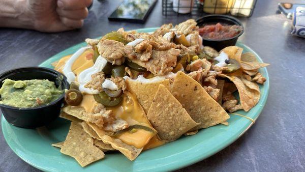 Great service and big ol' nachos plates here!