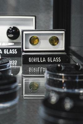 We carry one of the industry's top glass plugs and retainer creators, Gorilla Glass.