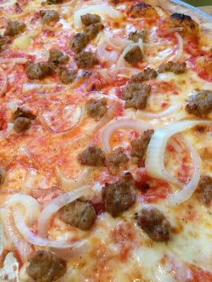 This is how sausage onion pizza should be done! Delish!