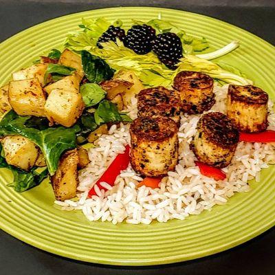 Blackened Scallops on a bed of rice