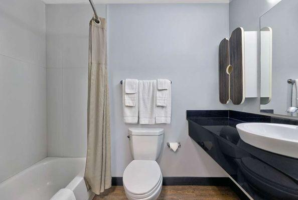 Studio North Richland Hills bathroom tub