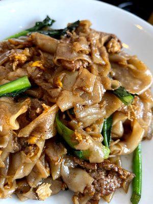 Beef pad see ew