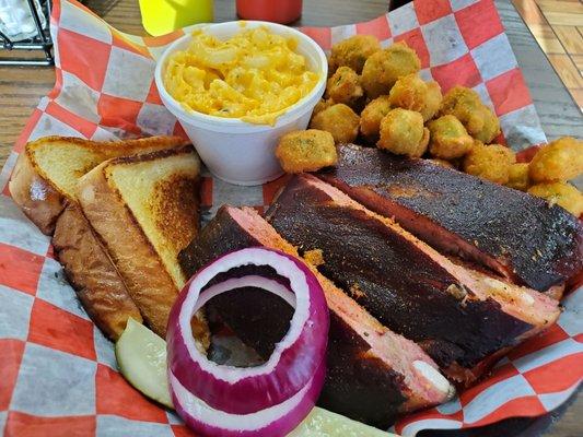 Rib lunch with okra and mac & cheese