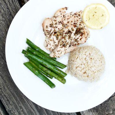 Lemon-herb chicken, string beans, brown rice