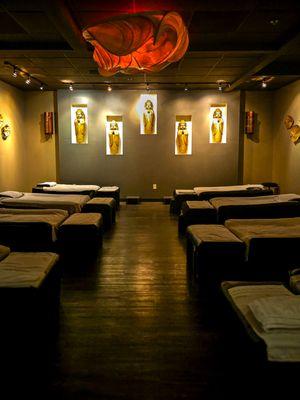 Experience the calming ambiance of Happy Head Massage in San Diego.