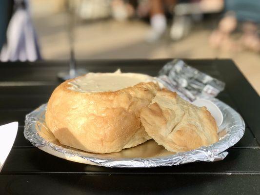 clam chowder bread bowl