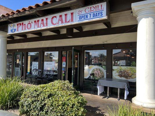 Welcome to an excellent Vietnamese restaurant!