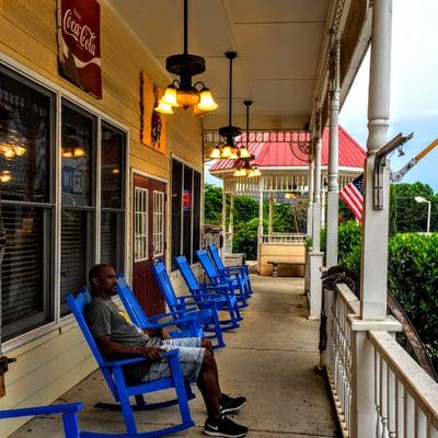 Look at our friend Garry Downs here showing us how to take a load off while on a travel break. #frontporch #rockingchair