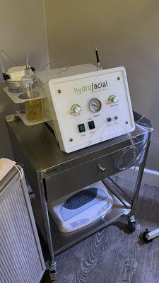 Hydrodermabrasion facial machine as well as microcurrent skin lifting facial machine