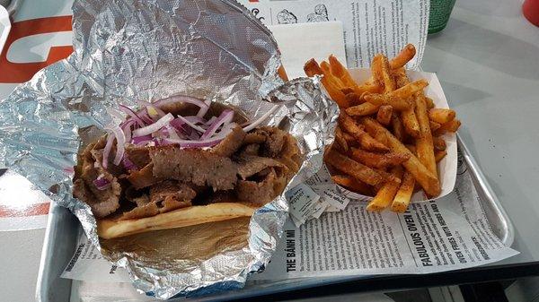 Yerro (gyros) sandwich