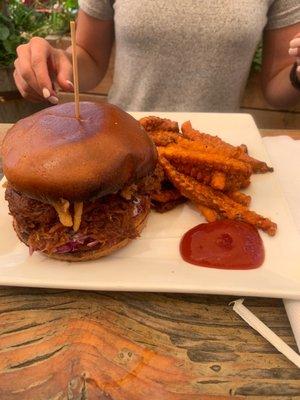 Pulled pork sandwich