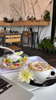 Aloe special cappuccino, rainbow açaí bowl