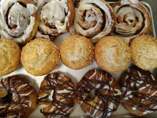 Muffins, Cinnamon Rolls, Scones & Turnovers