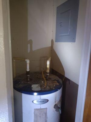 Hot water tank installation