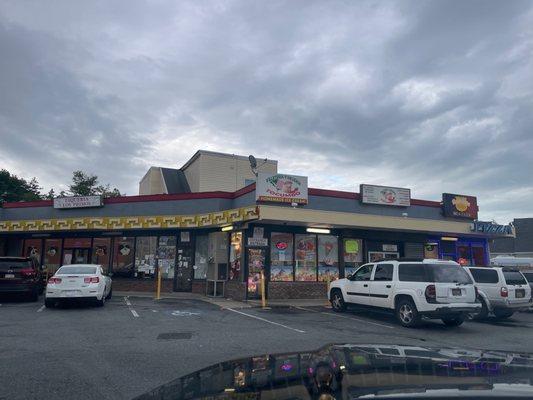 Ice cream shop. Mexican restaurant & pizza shop.