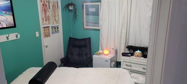 Relaxing personal massage room!