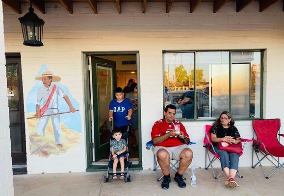 Sunday fundays! Bring the kids and lawn chairs to enjoy your raspados.