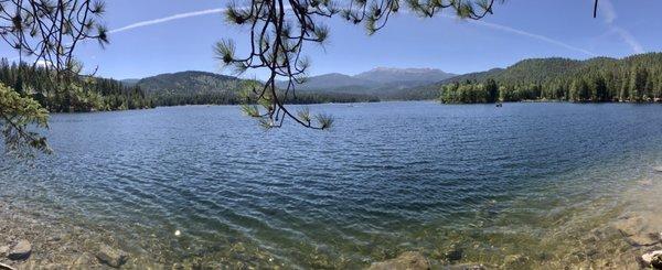 Lake Siskiyou pano