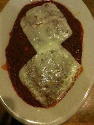 Cheese ravioli with meat sauce