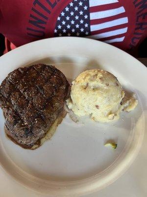 8oz Sirloin w a side of red skin mashed potatoes.