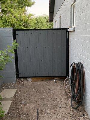 Extra wide side gate