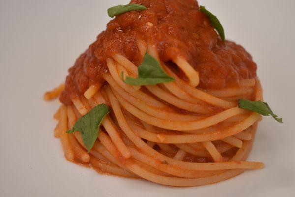 Spaghetti with Tomato & Basil Sauce