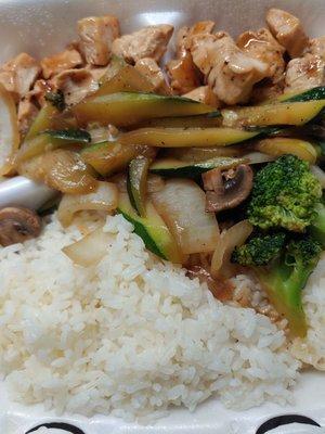 Hibachi chicken with steamed rice.