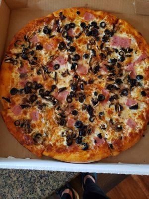 Ham, mushrooms and olives...