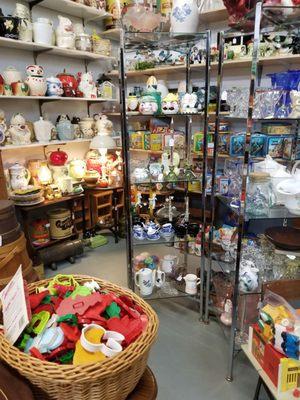 Cookie jars, lunch boxes, tea pots, cookie cutters . . .