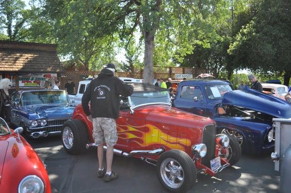 Cool April Nights Car show at the Hen House