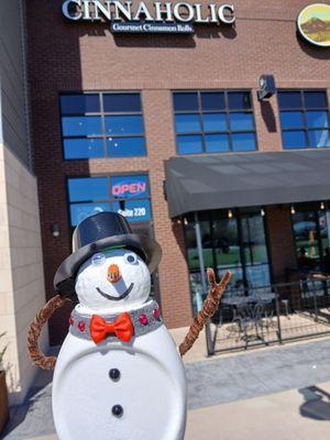 Snowman visits.Cinnaholic.