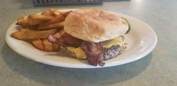 Foodie find!!   Best burger in Massillon? Canton? Ohio?  And the fries are sinful.