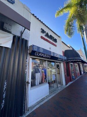 Cuban shirts and hat specialty shop