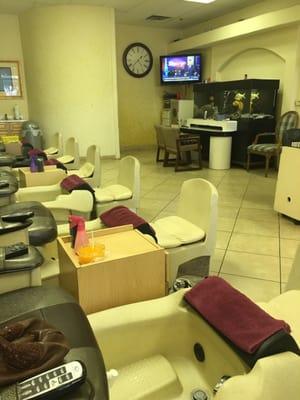 Very nice nail salon and great prices!