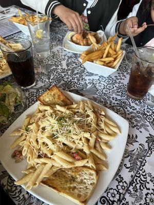 Chicken Alfredo with mushroom's